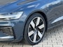 Volvo V60 T6 Plug-in hybrid AWD Ultimate Dark | Panoramadak | Head up Display | Trekhaak | 360 Camera | Parkeersensoren voor en achter | Stoel en stuurwielverwarming | BLIS | LED | 19'' |