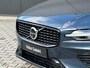 Volvo V60 T6 Plug-in hybrid AWD Ultimate Dark | Panoramadak | Head up Display | Trekhaak | 360 Camera | Parkeersensoren voor en achter | Stoel en stuurwielverwarming | BLIS | LED | 19'' |