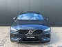 Volvo V60 T6 Plug-in hybrid AWD Ultimate Dark | Panoramadak | Head up Display | Trekhaak | 360 Camera | Parkeersensoren voor en achter | Stoel en stuurwielverwarming | BLIS | LED | 19'' |