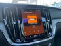 Volvo V60 T6 Plug-in hybrid AWD Ultimate Dark | Panoramadak | Head up Display | Trekhaak | 360 Camera | Parkeersensoren voor en achter | Stoel en stuurwielverwarming | BLIS | LED | 19'' |