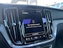 Volvo V60 T6 Plug-in hybrid AWD Ultimate Dark | Panoramadak | Head up Display | Trekhaak | 360 Camera | Parkeersensoren voor en achter | Stoel en stuurwielverwarming | BLIS | LED | 19'' |