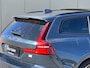 Volvo V60 T6 Plug-in hybrid AWD Ultimate Dark | Panoramadak | Head up Display | Trekhaak | 360 Camera | Parkeersensoren voor en achter | Stoel en stuurwielverwarming | BLIS | LED | 19'' |