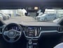 Volvo V60 T6 Plug-in hybrid AWD Ultimate Dark | Panoramadak | Head up Display | Trekhaak | 360 Camera | Parkeersensoren voor en achter | Stoel en stuurwielverwarming | BLIS | LED | 19'' |