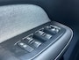 Volvo V60 T6 Plug-in hybrid AWD Ultimate Dark | Panoramadak | Head up Display | Trekhaak | 360 Camera | Parkeersensoren voor en achter | Stoel en stuurwielverwarming | BLIS | LED | 19'' |