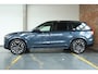 Volvo XC90 2.0 T8 Plug-in hybrid AWD Ultra Dark | Bowers & Wilkins Premium audio | Luchtvering | Panoramadak | Semi-Electrische Wegklapbare Trekhaak | Google Infotainment | Stoelverwarming | Stuurwielverwarming | Parkeerverwarming