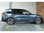 Volvo XC90 2.0 T8 Plug-in hybrid AWD Ultra Dark | Bowers & Wilkins Premium audio | Luchtvering | Panoramadak | Semi-Electrische Wegklapbare Trekhaak | Google Infotainment | Stoelverwarming | Stuurwielverwarming | Parkeerverwarming