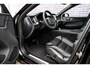 Volvo XC60 2.0 T6 Plug-in hybrid AWD Ultra Black Edition | Facelift | Harman Kardon Audio | Head-up Display | 360 Graden Camera | Panoramadak | Lichtmetalen Velgen 21 inch | Elektrisch Verstelbare Voorstoelen | Keyless Entry | BLIS