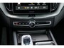 Volvo XC60 2.0 T6 Plug-in hybrid AWD Ultra Black Edition | Facelift | Harman Kardon Audio | Head-up Display | 360 Graden Camera | Panoramadak | Lichtmetalen Velgen 21 inch | Elektrisch Verstelbare Voorstoelen | Keyless Entry | BLIS