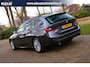 BMW 3-Serie Touring 318i High Executive Aut. | Zomer + Winterset | Full Led | Apple Car Play | Keurige staat | Dealeronderhouden |