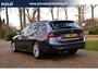 BMW 3-Serie Touring 318i High Executive Aut. | Zomer + Winterset | Full Led | Apple Car Play | Keurige staat | Dealeronderhouden |