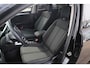 Volkswagen T-Roc 1.5 TSI Life Black Edition 150PK DSG Automaat Trekhaak Virtual 19 inch LMV Adaptive Cruise Lane Assist LED