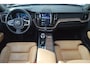 Volvo XC60 T8 Hybride AWD Ultimate Bright | Luchtvering | Massage | Stoel Ventilatie | Head-Up Display | 360° Camera |