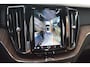 Volvo XC60 T8 Hybride AWD Ultimate Bright | Luchtvering | Massage | Stoel Ventilatie | Head-Up Display | 360° Camera |