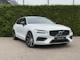 Volvo V60 B3 Momentum Advantage | Blis | Parkeer sensoren | Elektrische stoelen | AppleCarplay | Bluetooth |