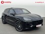 Porsche Cayenne 3.0 E-Hybrid Sport Chrono Head-Up Trekhaak NL Auto! | Stoelverwarming/Ventilatie | Bijrijdersdisplay | Luchtvering | BOSE