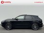 Porsche Cayenne 3.0 E-Hybrid Sport Chrono Head-Up Trekhaak NL Auto! Dealer Onderhouden VOL Nw.Prijs €157.500 | Stoelverwarming/Ventilatie | Bijrijdersdisplay | Luchtvering | BOSE