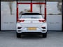 Volkswagen T-Roc 1.5 TSI Sport | R-Line | Dode Hoek Detectie | Stoelverwarming | LED Koplampen | Virtual Cockpit | Adaptieve Cruise Control | Parkeersensoren | Metallic Lak | Two-Tone | Elektrische Kofferklep | Navigatie | Apple Carplay | Android Auto |