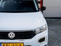 Volkswagen T-Roc 1.5 TSI Sport | R-Line | Dode Hoek Detectie | Stoelverwarming | LED Koplampen | Virtual Cockpit | Adaptieve Cruise Control | Parkeersensoren | Metallic Lak | Two-Tone | Elektrische Kofferklep | Navigatie | Apple Carplay | Android Auto |