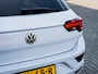 Volkswagen T-Roc 1.5 TSI Sport | R-Line | Dode Hoek Detectie | Stoelverwarming | LED Koplampen | Virtual Cockpit | Adaptieve Cruise Control | Parkeersensoren | Metallic Lak | Two-Tone | Elektrische Kofferklep | Navigatie | Apple Carplay | Android Auto |