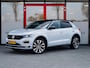 Volkswagen T-Roc 1.5 TSI Sport | R-Line | Dode Hoek Detectie | Stoelverwarming | LED Koplampen | Virtual Cockpit | Adaptieve Cruise Control | Parkeersensoren | Metallic Lak | Two-Tone | Elektrische Kofferklep | Navigatie | Apple Carplay | Android Auto |