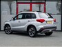 Suzuki Vitara 1.4 Boosterjet Stijl | Trekhaak | Schuif/ Kantel Pano Dak | Origineel NL | Camera | Navigatie | Adaptieve Cruise Control | 2e Eigenaar | Privacy Glas | Stoelverwarming | Flippers | Climate Control | Parkeersensoren | Metallic Lak |