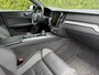 Volvo S60 B3 R-Design | Blis | Keyless | Trekhaak | AppleCarplay | Elektrische stoelen | Parkeer camera\sensoren |