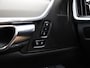 Volvo V90 T6 350pk AWD Ultra Dark / 360 Camera / Head-Up / Schuif/kanteldak / Trekhaak / BLIS / Harman&Kardon / Elektr. Stoelen / Full-LED / Lederen Dashboard /
