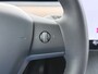 Tesla Model Y RWD SOH 95% Warmtepomp LFP-Accu Leder Lmv Camera's Panoramadak Adap.Cruise Navi Ecc Autopilot Stoel+Stuur+Achterbank Verwarming Elek.Achterklep Dodehoek detector Draadloze telefoonlader 1e Eigenaar Origineel Nederlandse Auto Fabrieksgarantie op Motor en Accu tot 08-03-2032/160.000km