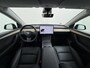 Tesla Model Y RWD SOH 95% Warmtepomp LFP-Accu Leder Lmv Camera's Panoramadak Adap.Cruise Navi Ecc Autopilot Stoel+Stuur+Achterbank Verwarming Elek.Achterklep Dodehoek detector Draadloze telefoonlader Origineel Nederlandse Auto Fabrieksgarantie op Motor en Accu tot 7-12-2030/160.000km