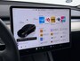 Tesla Model Y RWD SOH 95% Warmtepomp LFP-Accu Leder Lmv Camera's Panoramadak Adap.Cruise Navi Ecc Autopilot Stoel+Stuur+Achterbank Verwarming Elek.Achterklep Dodehoek detector Draadloze telefoonlader Origineel Nederlandse Auto Fabrieksgarantie op Motor en Accu tot 7-12-2030/160.000km