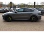 Porsche Cayenne Coupé 4.0 Turbo S E-Hybrid 680pk / TechArt / Trekhaak / Panoramadak / 360Camera / Head-up / Achterasbesturing / Keyless / Burmester / Softclose / Adaptieve Stoelen / 21'' / Cabron intr. / Luchtvering / Sportdesign+Chrono /