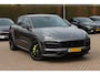 Porsche Cayenne Coupé 4.0 Turbo S E-Hybrid 680pk / TechArt / Trekhaak / Panoramadak / 360Camera / Head-up / Achterasbesturing / Keyless / Burmester / Softclose / Adaptieve Stoelen / 21'' / Cabron intr. / Luchtvering / Sportdesign+Chrono /