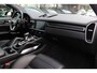 Porsche Cayenne Coupé 4.0 Turbo S E-Hybrid 680pk / TechArt / Trekhaak / Panoramadak / 360Camera / Head-up / Achterasbesturing / Keyless / Burmester / Softclose / Adaptieve Stoelen / 21'' / Cabron intr. / Luchtvering / Sportdesign+Chrono /