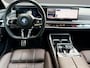 BMW i7 xDrive60 106 kWh NP. € 203.000,- / Bowers & Wilkins / Theater Screen / Executive Pack / Executive Lounge / M Sport Pakket Pro / Trekhaak / 4x Massage /