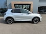 Volkswagen T-Cross 1.5 TSI 150pk DSG R-Line | Camera | Trekhaak | Navi | IQ light | Rijklaar incl. garantie