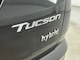Hyundai Tucson 1.6 T-GDI HEV PREMIUM SKY | TREKHAAK | SCHUIF KANTEL DAK | NAVI | LEDER | CLIMA | CRUISE ADAPT. | 360 CAMERA | 19'' LM VELGEN | ELEKTRISCHE ACHTERKLEP | STOEL - & STUURVERWARMING | LAGE KMSTAND! |