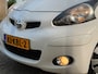 Toyota Aygo 1.0-12V Xcite White LUXE uitvoering airco leer zuinig