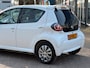 Toyota Aygo 1.0-12V Xcite White LUXE uitvoering airco leer zuinig