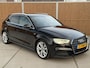 Audi A3 Sportback 30 TFSI S-line Sport Automaat | Dakrails | LED verlichting | Climate & cruise control | Afgevlakt stuurwiel | 18 inch velgen | Navigatiesysteem MMI | Parkeersensoren achter