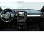 Volvo XC40 B4 Mild Hybrid Plus Black Edition | Panoramisch Schuif-/Kanteldak | Connect Mictrotech/Nubuck Bekleding | Visual Park Assist incl. 360 Graden Camera | Harman/Kardon Premium Geluidssysteem | Elektrisch Verstelbare Stoelen | Stuurverwarming | Stoelverwarming | Getint Glas Achter | Adaptieve Cruise Control | Pilot Assist | Keyless Entry | Elektrische Achterklep