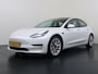 Tesla Model 3 **Gereserveerd** Long Range AWD 75kWh Facelift Trekhaak Warmtepomp Elek.Achterklep Lmv AutoPilot Leder Panoramadak Adaptive-Cruise Camera's Elektr.-Stuur+Stoelen+Spiegels+Geheugen+Easy-Entry+Verwarmde stoelen Park assistent Pdc WIFI Lane-Assist Navi LED DAB Voorverwarmen interieur Keyless One-Pedal-Drive 4WD SOH 86% 1e Eigenaar Origineel Nederlandse Auto Fabrieksgarantie op Accu en Motor tot 21-12-2028/192.00km € 62.000 nieuw !