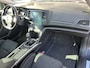 Renault Megane Estate 1.3 TCe Limited Airco Trekhaak Parkeerhulp voor en achter Getint glas vanaf B-styl Lichtmetalen velgen