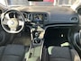 Renault Megane Estate 1.3 TCe Limited Airco Trekhaak Parkeerhulp voor en achter Getint glas vanaf B-styl Lichtmetalen velgen