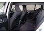Volvo XC40 T5 Recharge R-Design - IntelliSafe Assist & Surround - Verwarmde voorstoelen & stuur - Draadloze tel. lader - Elektr. bedienb. voorstoelen - Parkeercamera achter - Adaptieve LED koplampen - Parkeersensoren voor & achter - Extra getint glas - 19" LMV