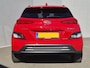 Hyundai Kona Electric EV Premium 64 kWh / Fabrieksgarantie t/m 11-2027 / Accu SOH 100% / Dealer onderhouden / CCS snellader / WLTP 484 km / Warmtepomp / Head Up Display / Adaptief cruise control / Achteruitrijcamera / Stuur- & Stoelverwarming /