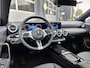 Mercedes-Benz A-klasse 180 Star Edition Luxury | Panoramadak | Trekhaak | Achteruitrijcamera | Dodehoekassistent | Donkergetint Glas Achter | Sfeerverlichting | Stoelverwarming | Keyless-GO | Parkeersensoren | Elektrisch Inklapbare Buitenspiegels