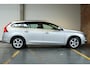 Volvo V60 T3 Polar+ | 100% dealeronderhouden | Stoel-/ stuurwielverwarming | Verwarmde achterbank | Trekhaak | Cruise Control | Navigatie | Bluetooth Telefonie & Multimedia | Lichtmetalen Velgen | Climate Control