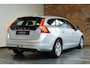 Volvo V60 T3 Polar+ | 100% dealeronderhouden | Stoel-/ stuurwielverwarming | Verwarmde achterbank | Trekhaak | Cruise Control | Navigatie | Bluetooth Telefonie & Multimedia | Lichtmetalen Velgen | Climate Control