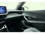 Peugeot 2008 1.2 Hybrid 145 Allure | Climate & Cruise Control | Parkeersensoren voor + achter | AppleCarplay/Android Auto |