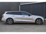 Volvo V60 T8 Plug-in hybrid AWD Ultra Dark Panorama/schuifdak | 360 camera | Extra getint glas achter | Elektrische stoelen met geheugen functie | Elektrische achterklep | BLIS